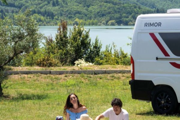 Kempování u vody: místa pro obytné vozy